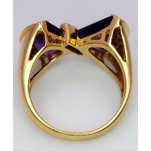 92 - A Fabulous 18K Yellow Gold, Diamond and Amethyst Ring. The perfect bow tie with deep purple amethyst... 