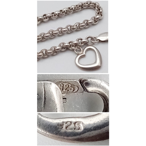 1295 - A Parcel of 5 Vintage 925 Silver Bracelets.
A variety of designs, styles and sizes.
Total Weight: 38... 