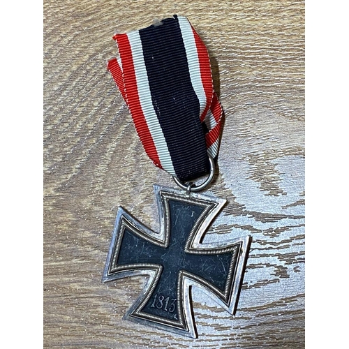 1515 - A WW2 German Iron Cross (2nd Class) Medal with Ribbon. ML527.