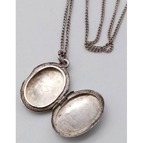 1670 - A parcel of Sterling Silver Jewellery.
Featuring a pair of tear-drop shaped drop earrings (4cm), a n... 