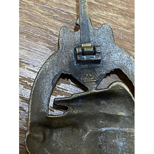 759 - A WW2 German Panzer Assault Badge - Makers mark on reverse of 'SA' inside a triangle. ML525