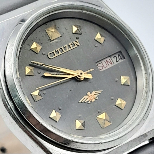 1686 - A Vintage Citizen 21 Jewel Automatic Ladies Watch. Grey leather strap. Stainless steel case - 33mm. ... 