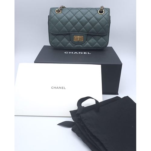 780 - Iconic Green Chanel Clutch. Adjustable gold tone chain handles, with gold tone hardware and diamond ... 