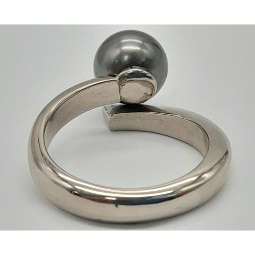 1629 - An 18K Gold (Rhodium Plated) South Sea Pearl Crossover Ring. Size N. 8.27g total weight. 10mm pearl.... 