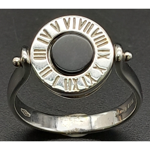 984 - An 18K White Gold 'Time Waits for No one' Swivel Ring. Blue and black enamel with roman numeral surr... 