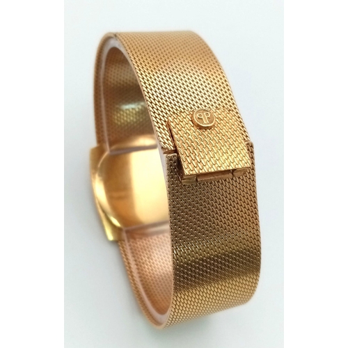 633 - A Classic Vintage Patek Philippe 18K Gold Ladies Watch. 18k gold bracelet and square case - 28mm. Go... 