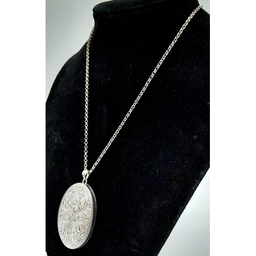 1614 - A Sterling Silver Locket Pendant Necklace.
Necklace measures 42cm in length and locket measures 4.5c... 