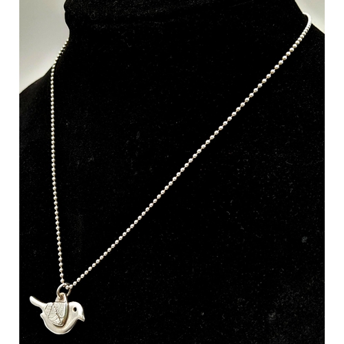 693 - A 0.999 Full Silver Bird Pendant on a 925 Silver Chain. Bird Length 23mm, Chain Length 19cm, Total w... 