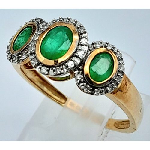 988 - A 9K YELLOW GOLD DIMAOND & EMERALD TRIPLE CLUSTER RING. 2G. SIZE M