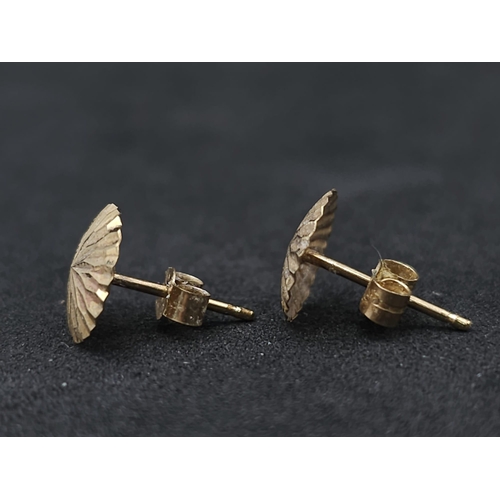 1280 - A 9K YELLOW GOLD DIAMOND CUT EFFECT STUD EARRINGS 0.4G
ref: A/S 4017