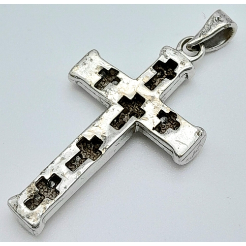 1239 - A 9K WHITE GOLD DIAMOND SET CROSS PENDANT/CHARM 0.60CT 4G 32mm x 19mm
ref: SC 4029