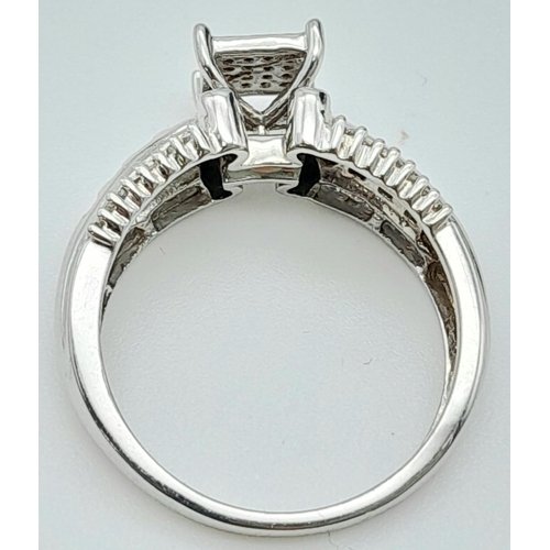 1386 - A 10K WHITE GOLD DIAMOND RING, WITH ROUND, BAGUETTE AND SQUARE CUT DIAMOND PAVE DECORATION 0.40CT 3.... 