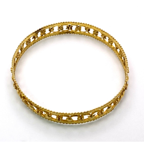 1252 - A vintage, early 1960s, 14 K yellow gold bangle, internal diameter: 66 mm, weight: 17.2 g.