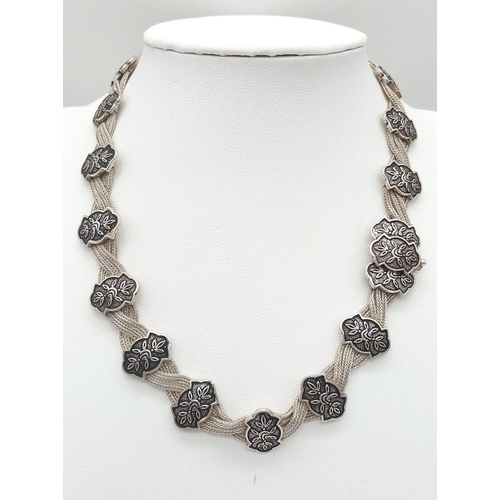 1333 - Sterling Silver Fancy Collar Necklace.
36cm in length.
Weight: 64.7g
SC-3037