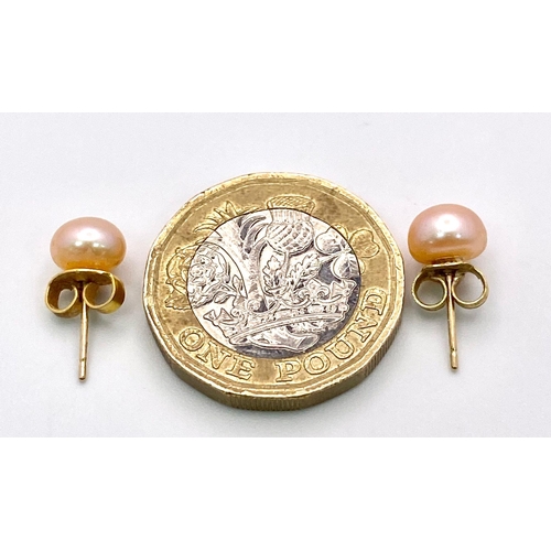 1314 - A 9K YELLOW GOLD PEARL SET STUD EARRINGS 1.1G
ref: A/S 4019