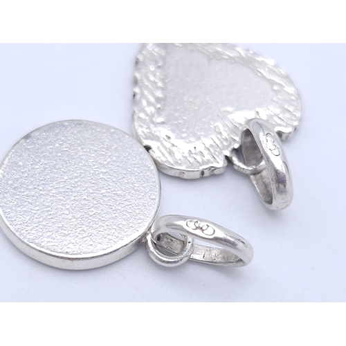 1393 - 2 X GENUINE LINKS OF LONDON STERLING SILVER CHARMS, HEART AND ROUND,  ENGRAVABLE CHARM 7.5G
ref: SP ... 