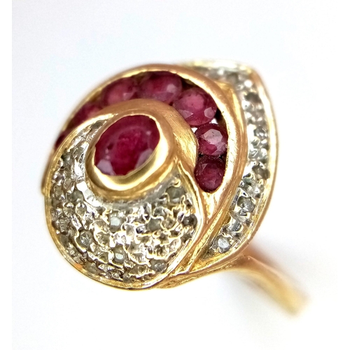 215 - 14K YELLOW GOLD DIAMOND & RUBY FANCY RING.
WEIGHT: 3.7G 
SIZE L

SC 5019