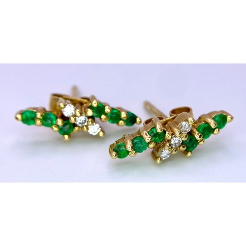 269 - 18K YELLOW GOLD DIAMOND & EMERALD STUD EARRINGS.
WEIGHT: 3G

SC 5023