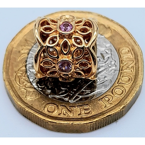 350 - A 14 K yellow gold PANDORA bead with a flower motif adorned with round cut amethysts. weight: 2.9 g.