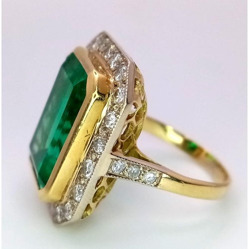 43 - AN EXQUISITE 7.6ct COLOMBIAN OCTAGONAL CUT EMERALD
SURROUNDED BY A HALO OF FINE QUALITY DIAMONDS IN ... 