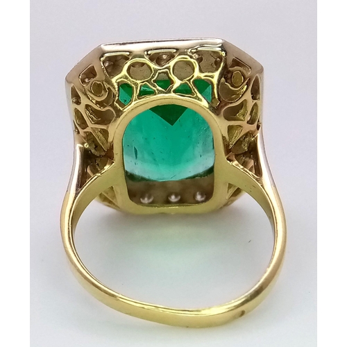 43 - AN EXQUISITE 7.6ct COLOMBIAN OCTAGONAL CUT EMERALD
SURROUNDED BY A HALO OF FINE QUALITY DIAMONDS IN ... 