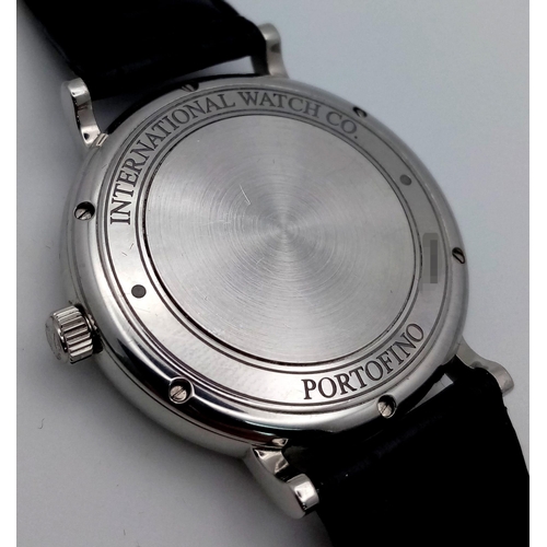 44 - AN I.W.C. SCAFFHAUSEN AUTOMATIC GENTS WATCH IN STAINLESS STEEL WITH CREAM DIAL AND DATE BOX .  40mm ... 