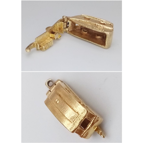 496 - 9K YELLOW GOLD CARAVAN CHARM TRAVELLER.
WEIGHT: 3.3G

SC 5004