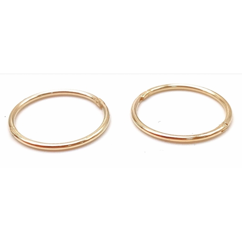 847 - 9K YELLOW GOLD MINI HOOP SLEEPER EARRINGS, BRAND NEW AND UNWORN. WEIGHT: 0.8G

SC 5009