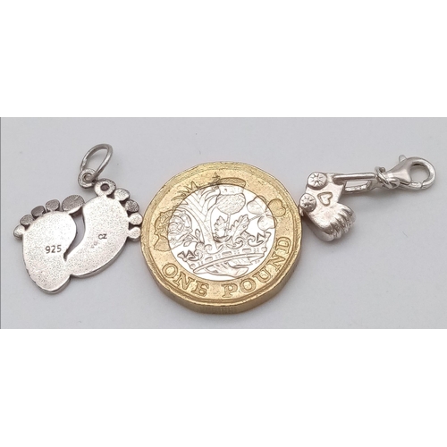 871 - A STERLING SILVER BABY FEET CHARM IDEAL TO BE ENGRAVED WITH DATES AND A INITIALS OF CHILDREN & PRAM ... 