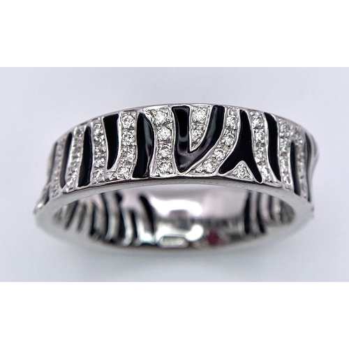 97 - 18K WHITE GOLD DIAMOND SET RING DESIGNED BY ROBERTO COIN, 0.25CT.
WEIGHT: 8.2G 
SIZE T

SC 5029