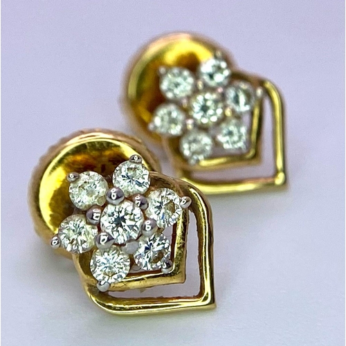 412 - 18K YELLOW GOLD DIAMOND STUD EARRINGS.
0.30CTW, SIZE: 1.9G

SC 5026