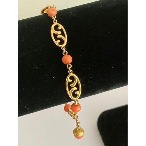 223 - Beautiful 10 carat YELLOW GOLD and CORAL BRACELET Complete with gold safety chain. Having fancy GOLD... 