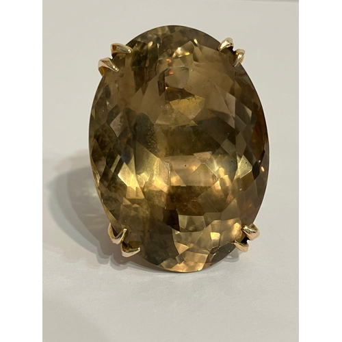 252 - A unique 22 carat GOLD DESIGNER RING Having a large (25 carat) SMOKY QUARTZ set to top in an Oversiz... 