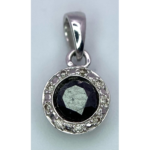 446 - A 9 K white gold pendant with a round cut black diamond (0.44 carats) surrounded by white ones. tota... 