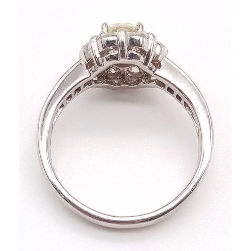 484 - AN EXQUISITE PLATINUM RING WITH A CENTRE PALE YELLOW DIAMOND SURRONDED BY HIGH QUALITY DIAMONDS SET ... 