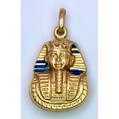 486 - A 9 K yellow gold Tutankhamun mask charm, weight: 1 g.