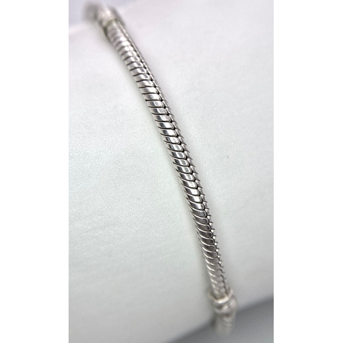 488 - A PANDORA STERLING SILVER T BAR BRACELET 14.2G 20.5cm
ref: SC 5076