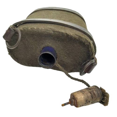 929 - WW1 British Water Bottle in 1903 Pattern Cavalry Leather Pannier.