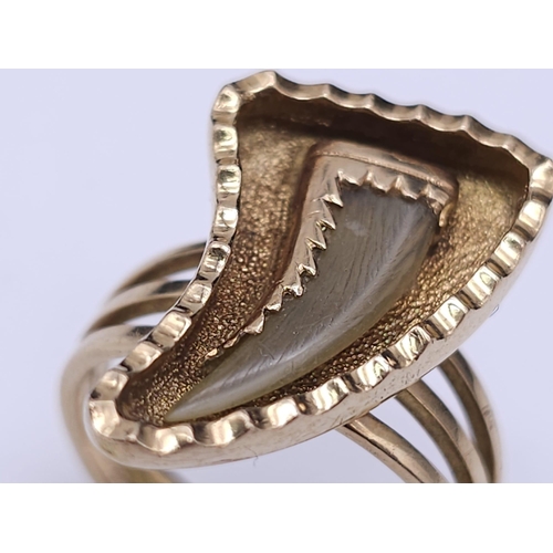 278 - WITHDRAWN A 18K GOLD 3 BAND FERTILITY RING WITH TIGERS TOOTH ENCASED IN 18K GOLD .  7.4gms   size O/... 