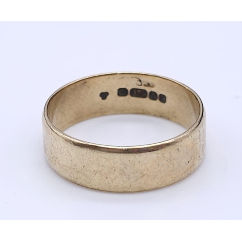 720 - A 9K GOLD BAND RING .  3.1gms   size P