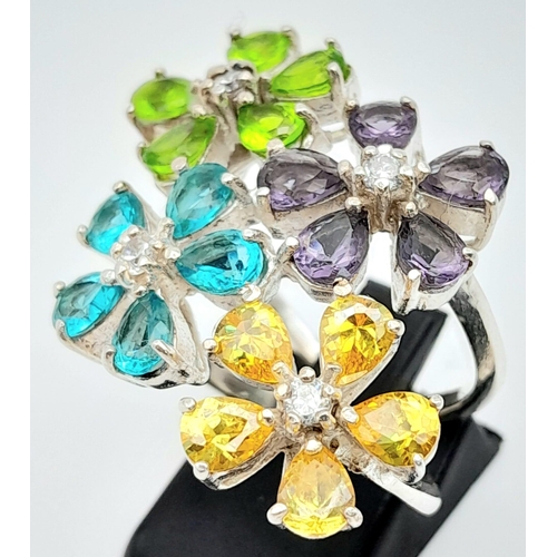 746 - A Very Impressive, Vintage, Sterling Silver Semi Precious Stone Set Statement Ring.
Size P. Crown Me... 