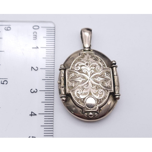 107 - A HIGH CARAT GOLD VICTORIAN MOURNING LOCKET WITH INTRICATE PATTERNED FRONT AND BACK AND STILL HOUSIN... 