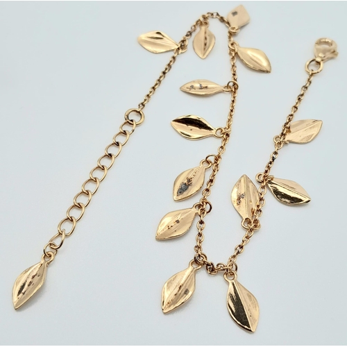 1276 - An Unworn, Ex Display, Italian Sterling Silver Gilt Leaf Style Bracelet. 
20cm Length. 4.73 Grams. I... 