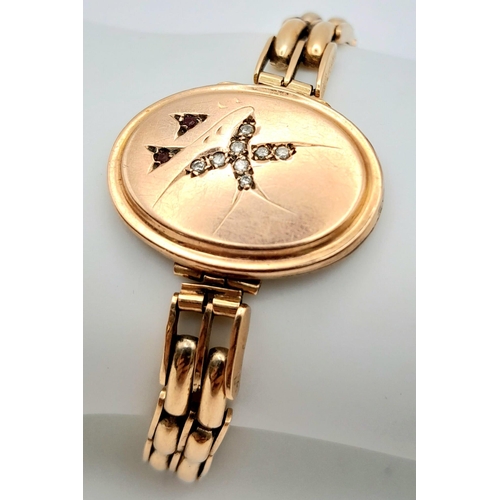 3 - A VERY UNUSUAL ANTIQUE WRIST LOCKET WITH A 9K GOLD EXPANDABLE STRAP AND A 9K ROSE GOLD BACK AND FRON... 