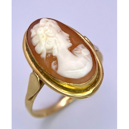 583 - AN 18K GOLD CAMEO RING .    3.3gms   size N/O