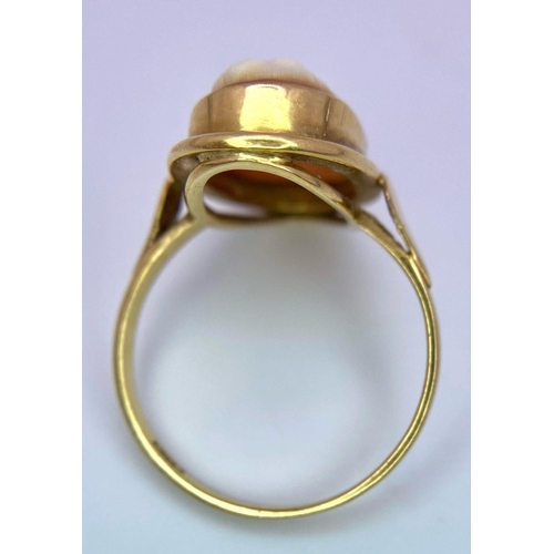 583 - AN 18K GOLD CAMEO RING .    3.3gms   size N/O