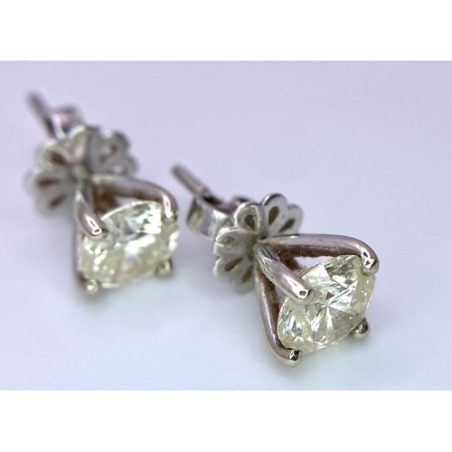 610 - A PAIR OF 1ct DIAMOND STUD EARRINGS .