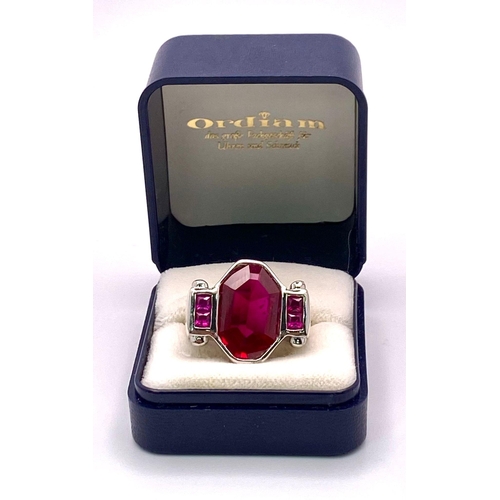 893 - An Excellent Condition, Sterling Silver Ruby Set (Lab Grown), 5 Stone Modernist Ring Size S. The Cen... 