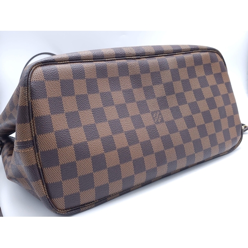 101 - Louis Vuitton Neverfull Tote Bag with matching Pouch.
Both items are in the chequered LV pattern, wi... 