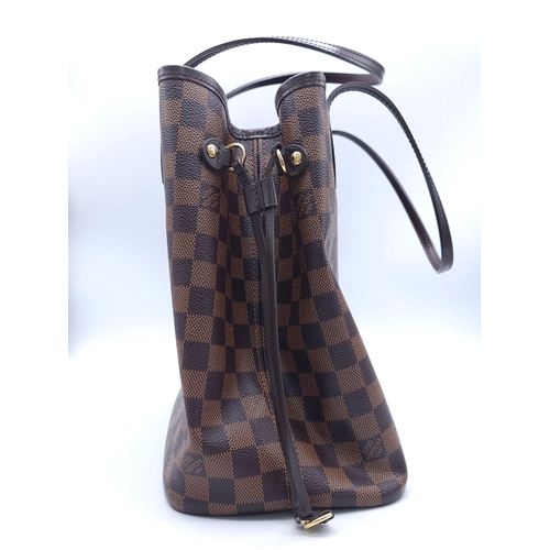 101 - Louis Vuitton Neverfull Tote Bag with matching Pouch.
Both items are in the chequered LV pattern, wi... 